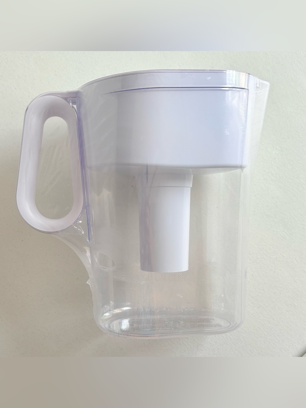 New & sealed Brita white Wave Pitcher water filtration system out of box